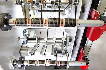 A maximum of 8 cross-wound coils can be wound at once